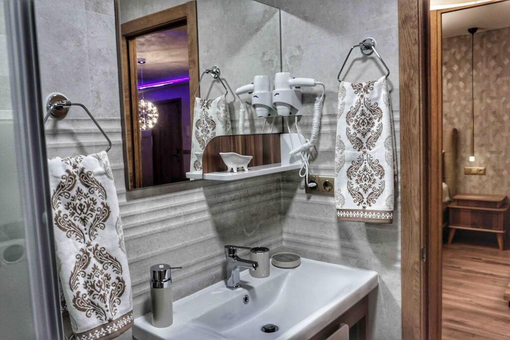 New Luxury 3-Bedroom Apartment Segovia Eksteriør billede